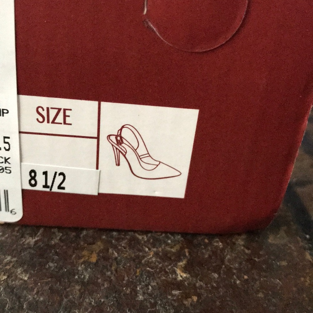 Princess Pumps 👠 - Picture 5 of 6
